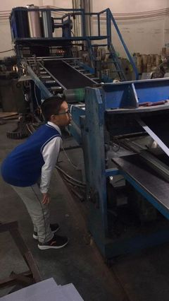 探索箱包制作的奧秘 塑料加工專(zhuān)用設(shè)備之旅